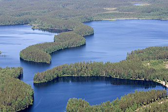 Obrázek jezera Rutajärvi.